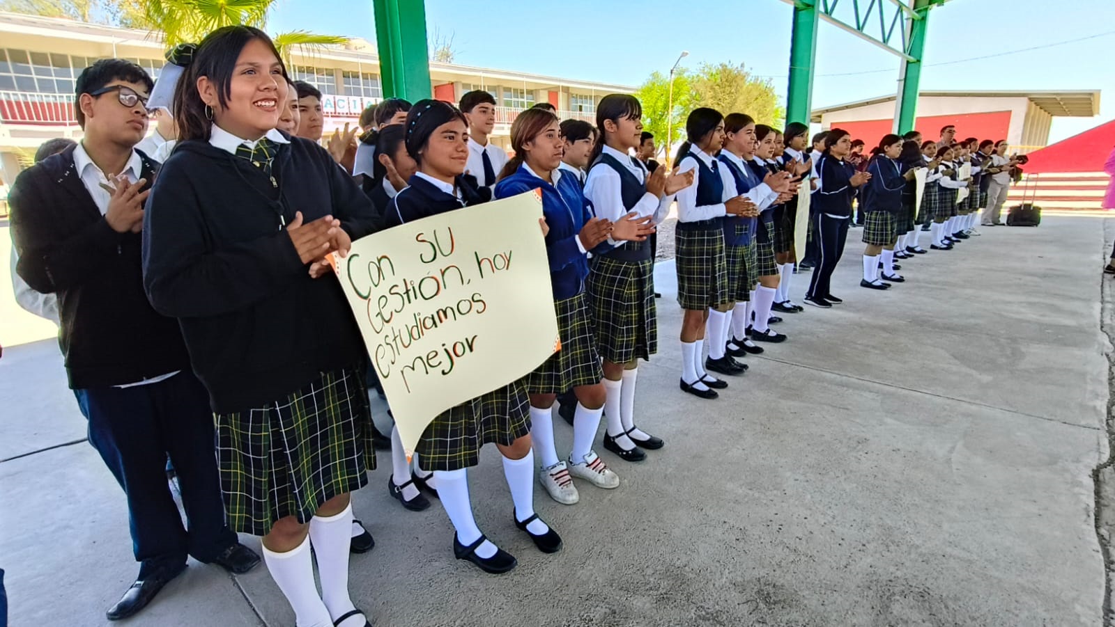 Entregan techumbre en la Escuela Secundaria Técnica “Edilberto Edmundo Montemayor Galindo” en Sabinas