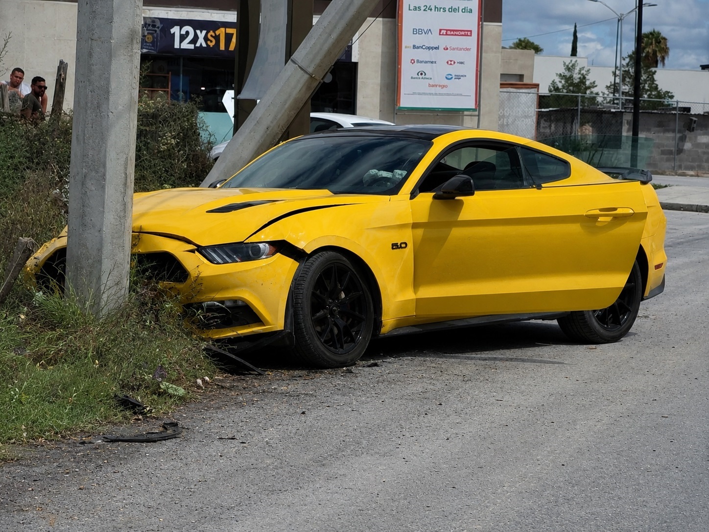 Derriba poste y provoca apagón tras accidente en Ramos Arizpe