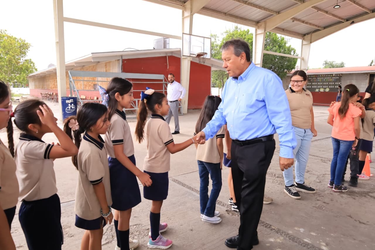 Reafirma Óscar Ríos compromiso con la educación