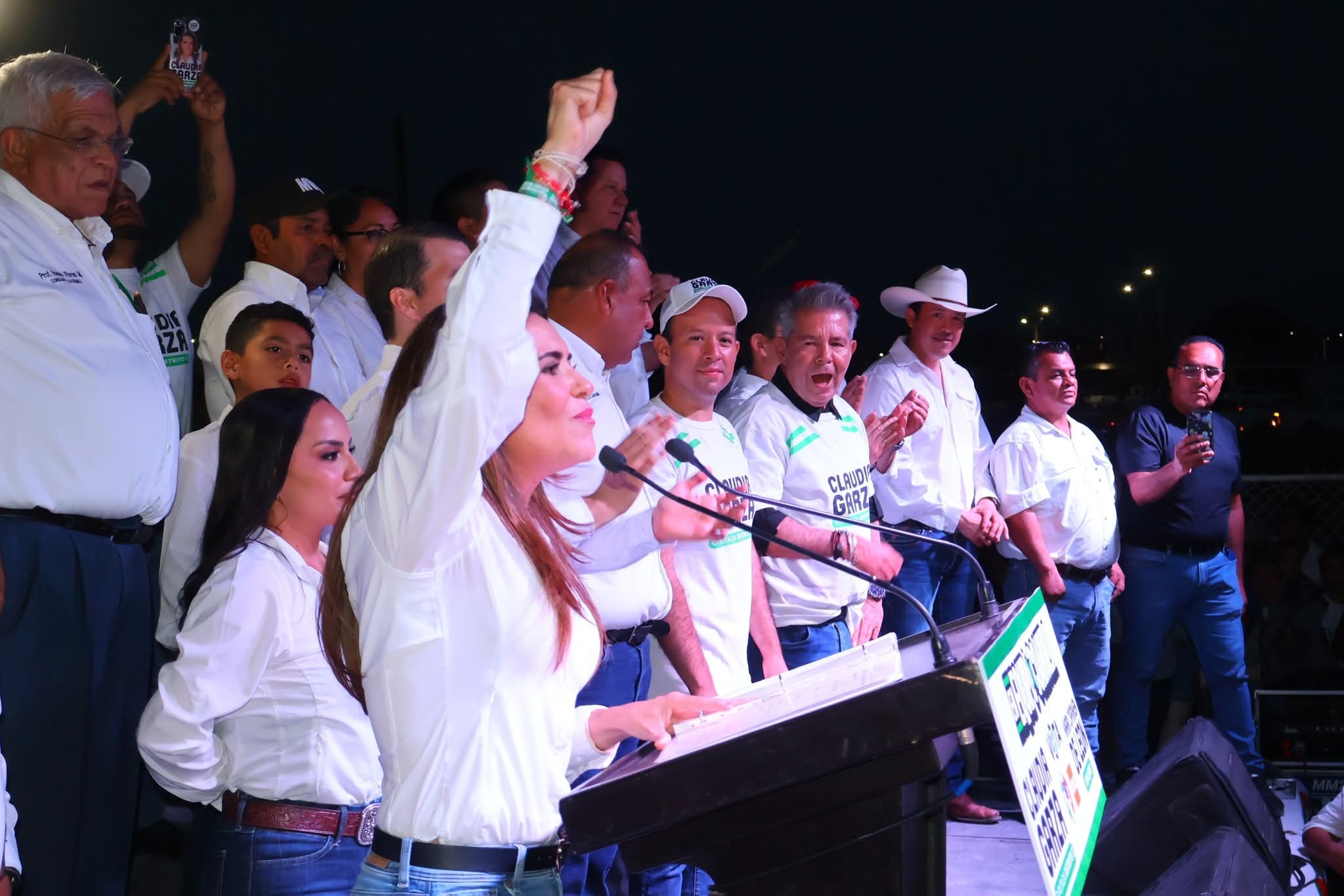 Claudia Garza cierra campaña rumbo al congreso en multitudinario evento