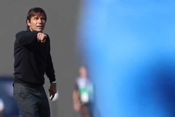 Conte deja Nápoles y suena para la Azzurra