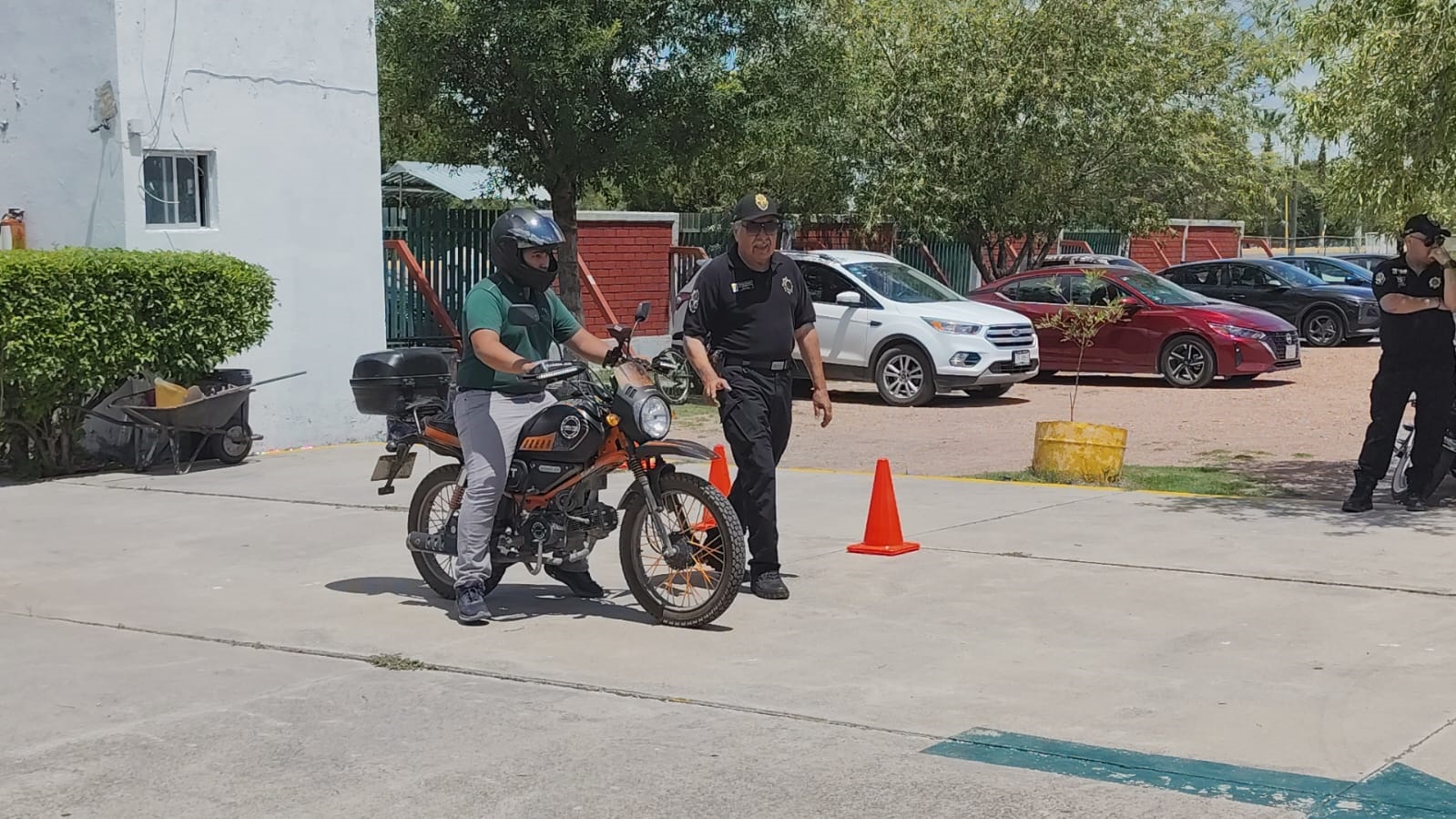 Capacitan a motociclistas en CECyTEC Palaú
