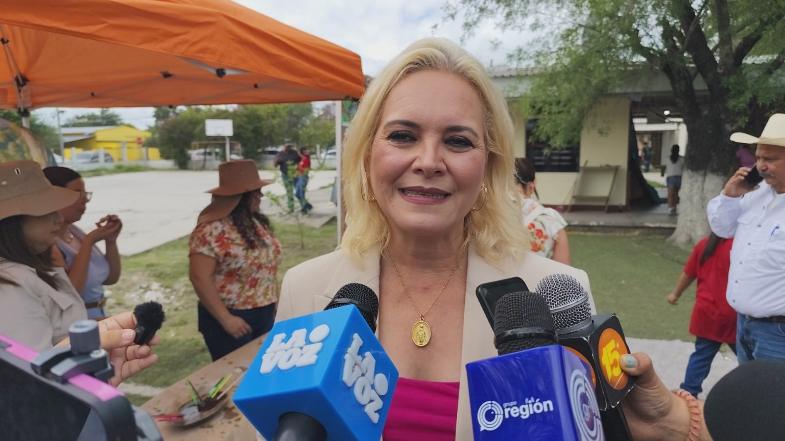 Destaca alcaldesa de Múzquiz  trabajo en equipo realizado en la escuela primaria en la Cuchilla
