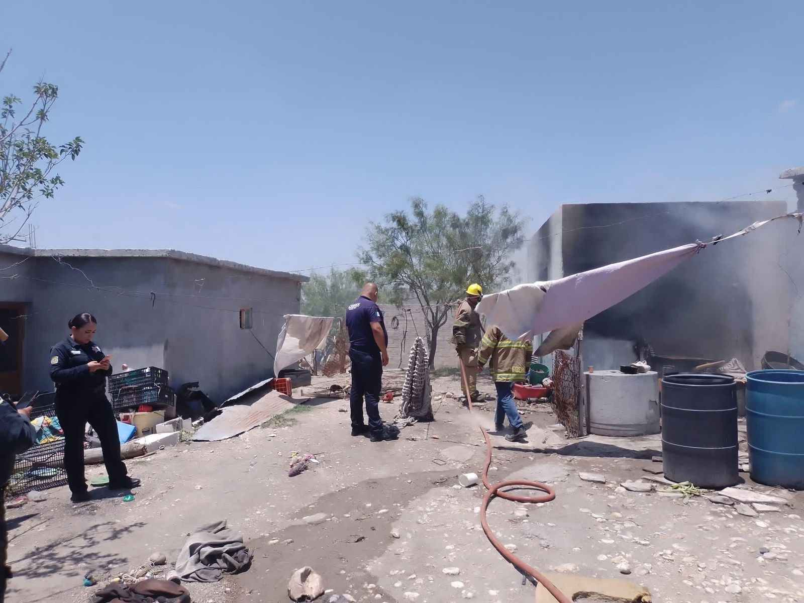 Incendio provocado consume parte de una vivienda en colonia Jardines de Agujita