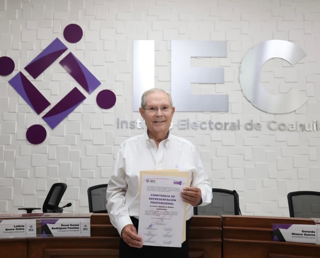Carlos Robles recibe constancia como diputado local plurinominal en Coahuila