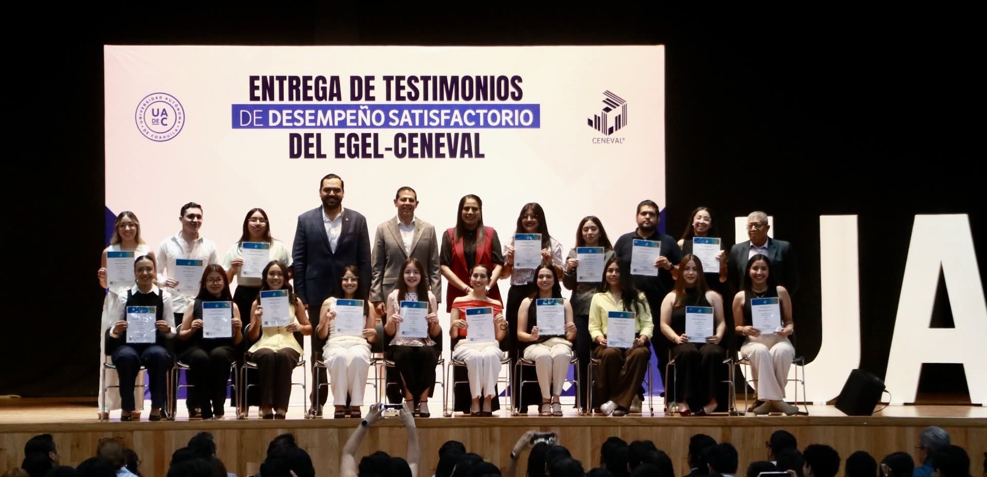 Reconoce UAdeC a egresados de la Unidad Sureste por destacado desempeño en el EGEL-CENEVAL
