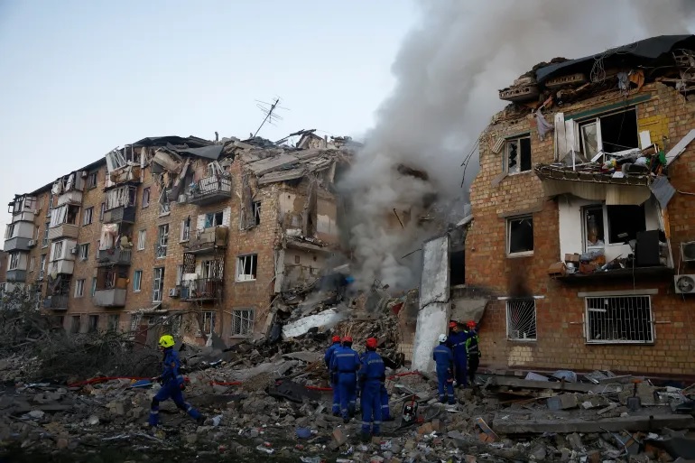 Ataque masivo ruso deja 11 muertos en Ucrania y daña la catedral de la Dormición en Kiev