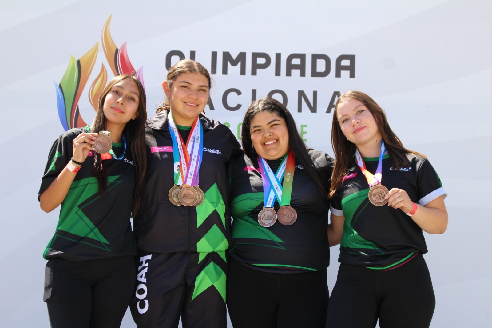 FELICIDADES A NUESTROS DEPORTISTAS DE LA OLIMPIADA NACIONAL POR SUS 124 MEDALLAS: MANOLO
