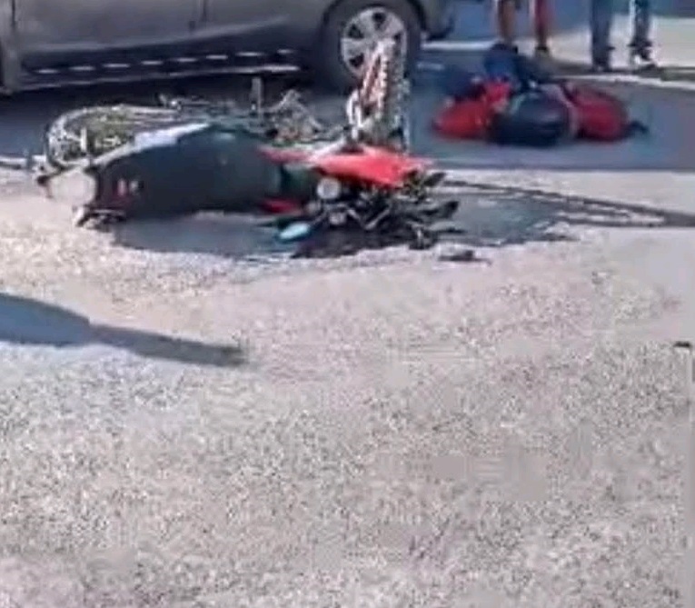 Sufre lesiones leves motociclista en accidente  